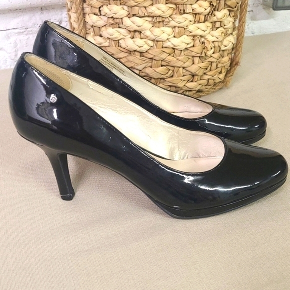 Etienne Aigner Black Patent Leather Heels 7M - Picture 1 of 8